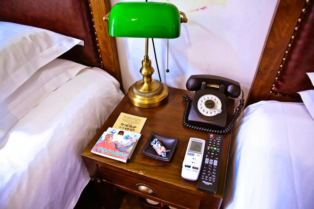 Nostalgia Hotel Beijing Guozijian Ghost Street - Near Beijing Lama Temple, Beihai Park, Jingshan Park, Drum Tower, Houhai Bar Street, Tian'Anmen Square, Located In Beijing Traditional Hutongs, 5 Minutes Away From Beixinqiao Metro Station Exterior foto